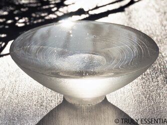 無色透明ガラスのインテリアトレイ - 「 灯りのたね 」 ● 直径約13cmの画像