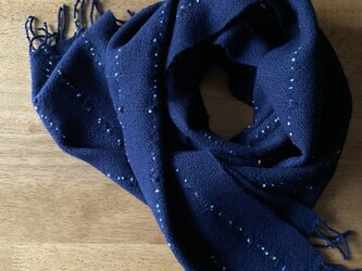 handwoven airy scarf (navy) ネイビーのふわふわ手織りマフラーの画像