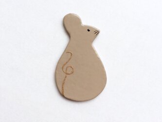 ねずみのブローチ (たて) 漆皮の画像