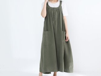 リネン100％　キャザーたっぷり　ゆったりジャンパースカート・カーキの画像