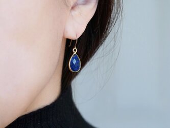 【送料無料】K10 ラピスラズリ ペアシェイプカット ピアス/イヤリングの画像