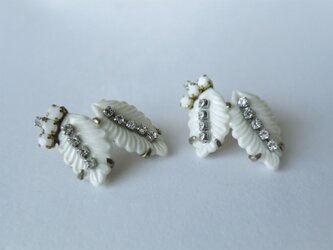 ホワイトフェザーピアス vintage earrings feather <PE3-L19>の画像