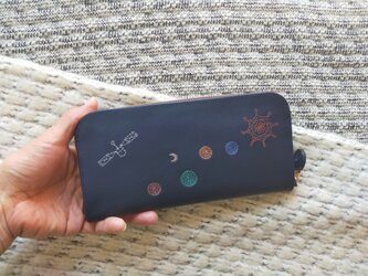 刺繍革財布『宇宙』NAVY×Colors（牛革）Slimラウンドファスナー型の画像