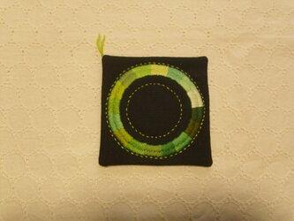 サークル刺繍のコースター（グリーン）の画像