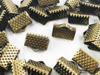 送料無料　ワニカン　10mm　50個　金古美　ワニ口　ワニグチ　金具　紐留め金具　レース留め　リボン留め　（AP0555）の画像