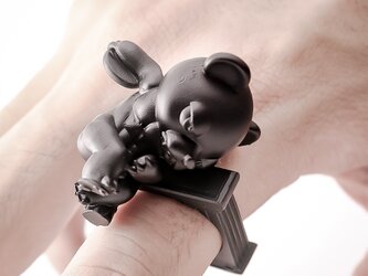 円盤投げ像 "熊" / Discus throw "BEAR" ringの画像