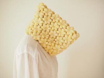 ふわふわぽこぽこ花のネックウォーマー＊ひよこ色の画像