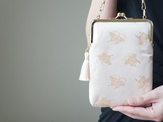 【蝶々　シルク帯　スマホケース、がま口ミニバック】スマホポーチ、帯リメイク。　 結婚式、パーティーに。の画像