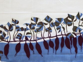 型染めてぬぐい「いもとむし」（青紫系）（綿100％・手染め捺染）の画像