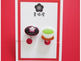 和菓子桔梗とお茶イヤリングの画像