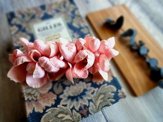 花びらのバレッタ ■ ふんわり優しいシルエット ■ アプリコットピンクの画像