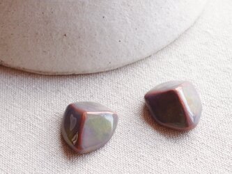 f-21　ニュアンスカラーの多面体ピアス／イヤリング　幾何学デザイン　一点ものの画像
