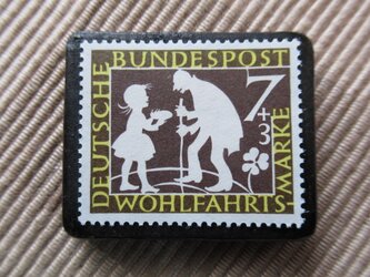 ドイツ　童話　グリム童話　切手ブローチ　5931の画像