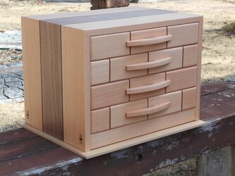 無垢材で作った隠し個所付４段の引き出しの画像