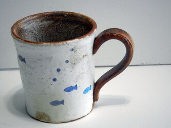 百色（ももいろ）象嵌　マグカップ　魚の画像
