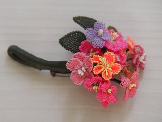 ピンクの花束　糸だけで出来ているブローチの画像