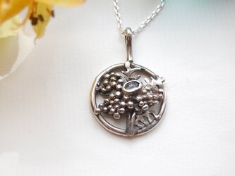 ミモザの花にムーストーンのペンダント［SILVER950］の画像