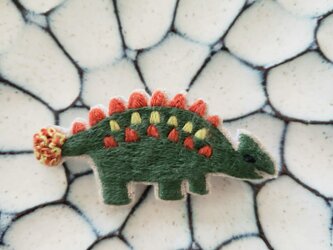 恐竜の刺繍ブローチ（アンキロサウルス）【受注製作】の画像