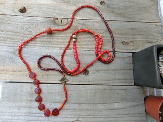 ＊happy price＊古のロングロングなネックレス＠赤く古いビーズいろいろ　142センチ