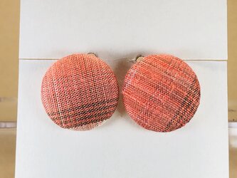 イヤリング｜手織り絹のくるみボタン【レッド】の画像