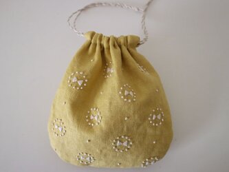 リネンで作った刺繍の小さな巾着(リボンモチーフ)　の画像