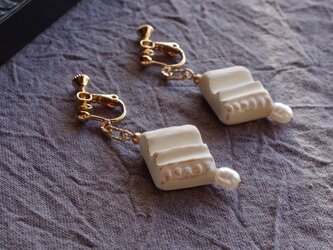 額縁のかけら耳飾り　ピアス／イヤリング　淡水パール　K14GF　生成り y-59 アンティーク　ヴィンテージの画像
