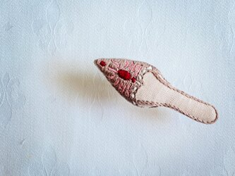 ミュールのブローチ(エスニック)の画像
