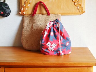 エコアンダリヤクロッシェの手さげバッグ*赤い持ち手の画像