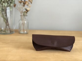 栃木レザー　手縫いのメガネケース（焦茶）の画像