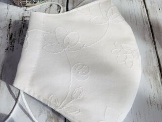 立体マスク●白い花の刺繍Mサイズの画像