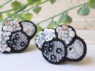 上品な華やかさ、サークルモチーフのブローチ、オートクチュール刺繍のkurodaさんの画像