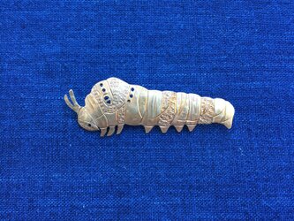 受注制作　ナミアゲハ幼虫　真鍮ブローチの画像