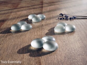 【５個セット】●つや消しガラスの箸置き - 「 まるいガラス 」・3 balls・三角の画像