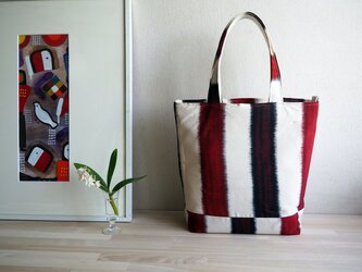【受注制作】赤白黒のスタイリッシュなボーダー 軽いジャストサイズのトートバッグ -お召の着物（古布）からの画像