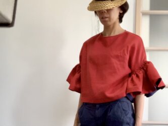 シワになりにくいリネン100% ボリューム袖のデザインブラウス  ブラッドオレンジの画像