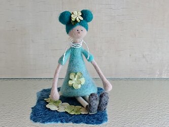 紫陽花の花かんむりの女の子（Flower girシリーズ）の画像