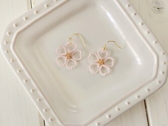 タティングレースとビーズの桜フックピアスの画像