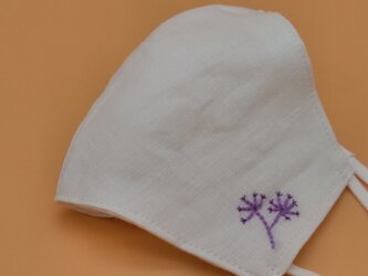刺繍❁ホワイト麻100％立体マスク（調節ゴム・ポケット付き）の画像