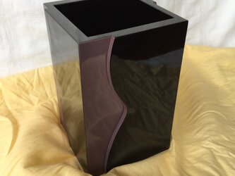 漆塗りの花器（フェイス)の画像