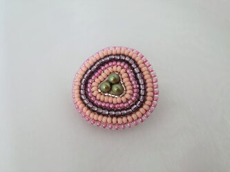 紫陽花 (a)  ほんのり三角のビーズ刺繍ブローチの画像