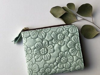 ピッグスキンのスリムなミニ財布　フラワー　ミントグリーンの画像