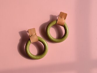 Donuts【レザーピアス/イヤリング】"khaki"の画像