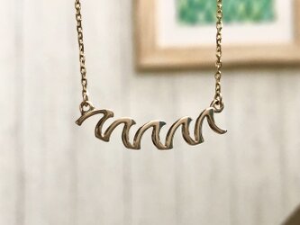 Wave Crown Pendant "形の良い５つの波が胸元で揺れるペンダント”の画像