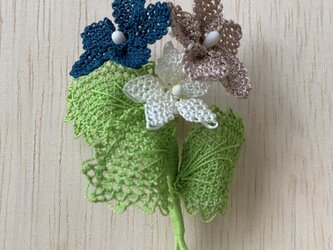 華奢なブローチ　A〜3色のお花の画像