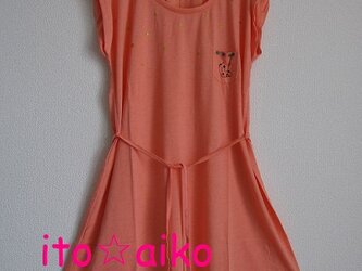 ☆☆SALE☆☆キリンとキラキラとフエルトドットワンピース（コーラルピンク）の画像