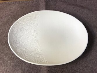NO.27オーバル皿（バラ柄）白の画像