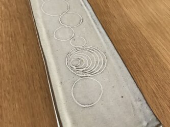 藁灰長皿(まるまる)の画像