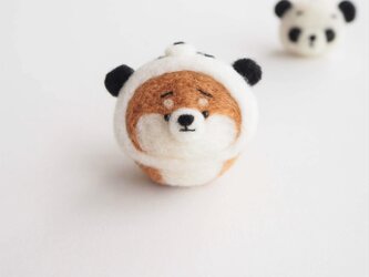 【受注製作】なりきりパンダのまゆ柴犬(赤柴・黒柴・白柴)  羊毛フェルト(アクレーヌ)の画像