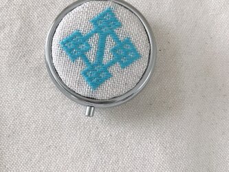 こぎん刺しのピルケース〈馬の轡×仕切りなし〉の画像