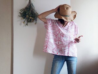 【再販・受注制作】涼しい！ ビッグシルエット  赤の松葉模様が粋なVネックフレンチ袖トップス-浴衣からの画像